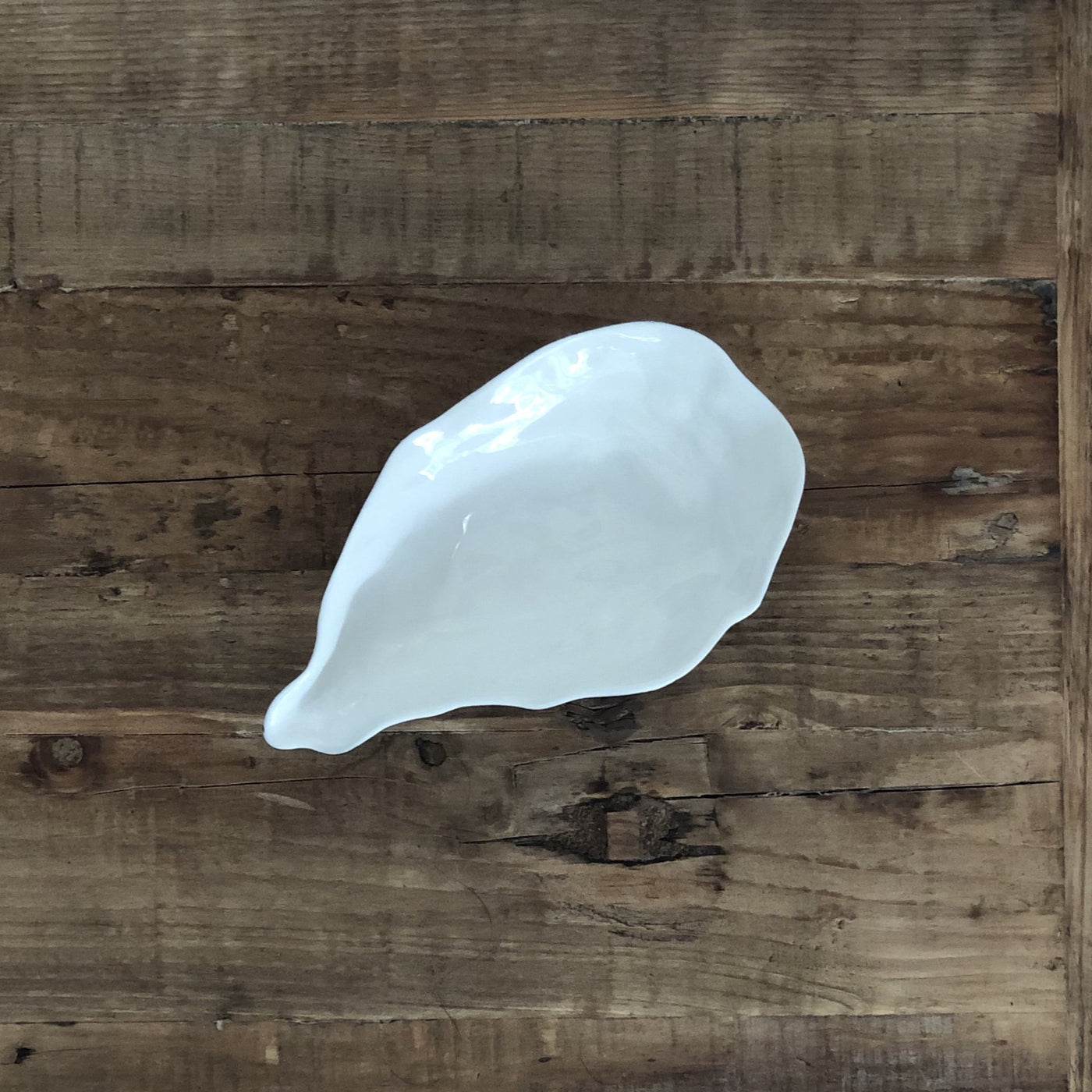 white porcelain oyster bowls
